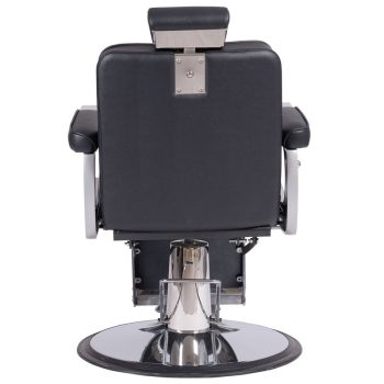 Silla de peluquería negra vista desde atrás con respaldo acolchado y reposacabezas ajustable, reposabrazos cromados, reposapiés metálico y base hidráulica reflectante, con un aspecto de edición limitada.