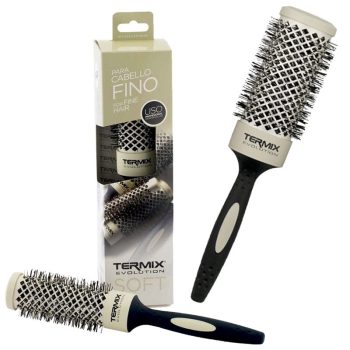 Cepillos redondos para cabello fino con barril metálico y mango negro mostrados junto a su caja, un conjunto orientado a peluquería y belleza.