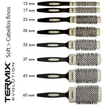 Conjunto profesional de ocho cepillos redondos de distintos diámetros dispuestos en paralelo, con mangos ergonómicos negros y zonas beige, cuerpos tubulares con rejilla metálica y cerdas densas, presentado como opción completa para peinar cabellos finos.
