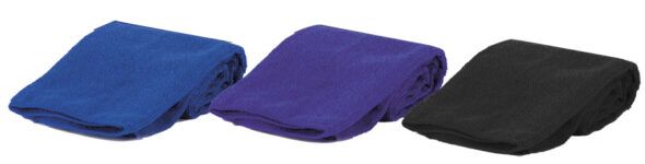 Tres paños doblados en colores azul, morado y negro sobre fondo blanco, con textura suave y apariencia de alta calidad.