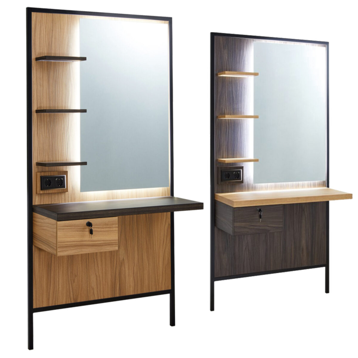 Tocador de barbería: medidas, tipos y precios 4 Dos estaciones de tocador con espejos retroiluminados, estantes laterales, tomas de corriente y cajones con llave sobre estructuras metálicas y acabados en madera clara y oscura, diseñadas para uso profesional.