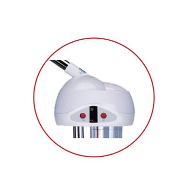 Secador capilar blanco tipo casco con panel frontal y dos botones rojos sobre columnas metálicas, equipo profesional para salón de belleza.