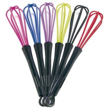 Seis mini batidores con mangos negros y bucles en colores vivos (rosa, azul, lila, amarillo, negro y rojo) dispuestos en abanico sobre fondo claro, pensados para peluquería y presentados para venta.