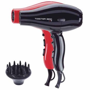Secador de cabello negro y rojo con mango ergonómico, botones de control visibles y difusor desmontable, diseñado para uso en peluquería.