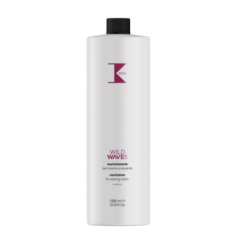 Botella cilíndrica blanca de plástico con tapa negra y diseño minimalista que muestra un neutralizante para loción ondulante en un envase grande, transmitiendo sensación de 'alta calidad'.