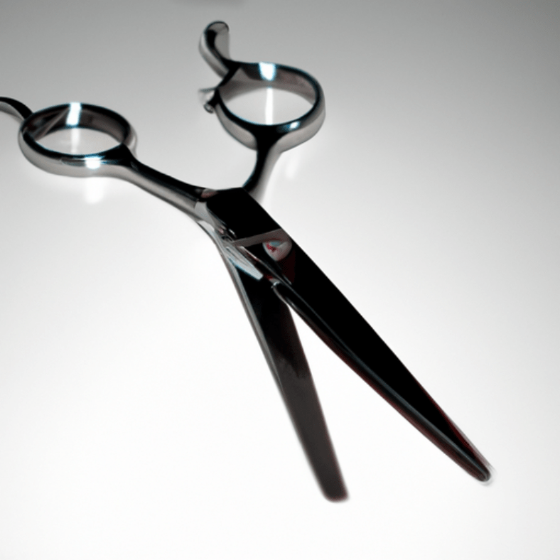 Tijeras profesionales de peluquería de acero pulido con asas en forma de anillo sobre un fondo claro y sombra suave.